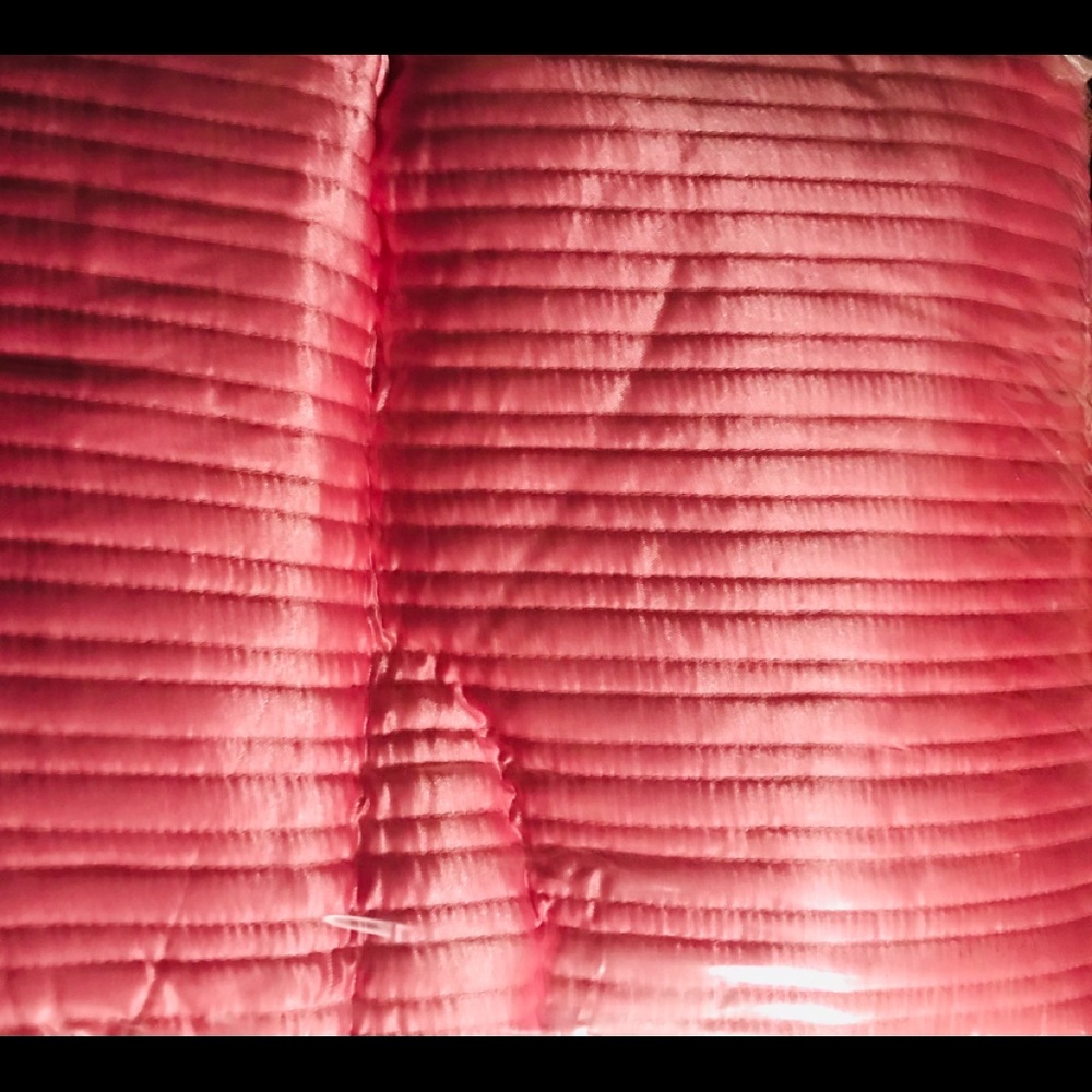 COPY - King Size Silk Comforter 🥶🥶🥶 - Picture 3 of 3